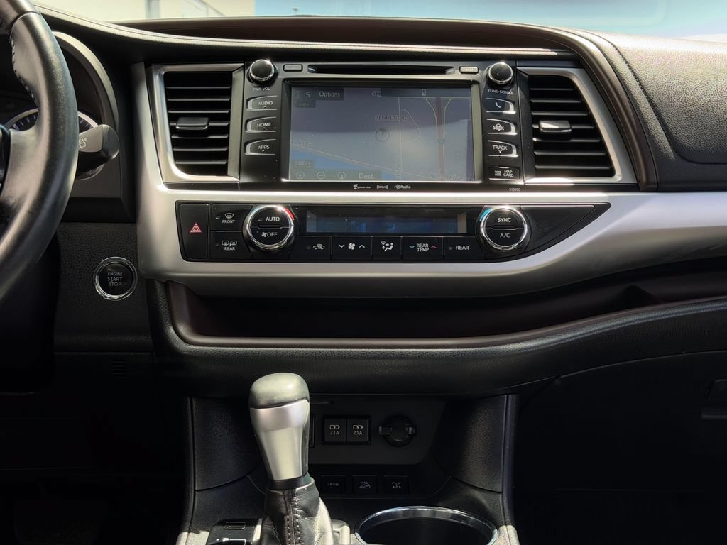 Certified 2019 Toyota Highlander XLE AWD/4WD image 16