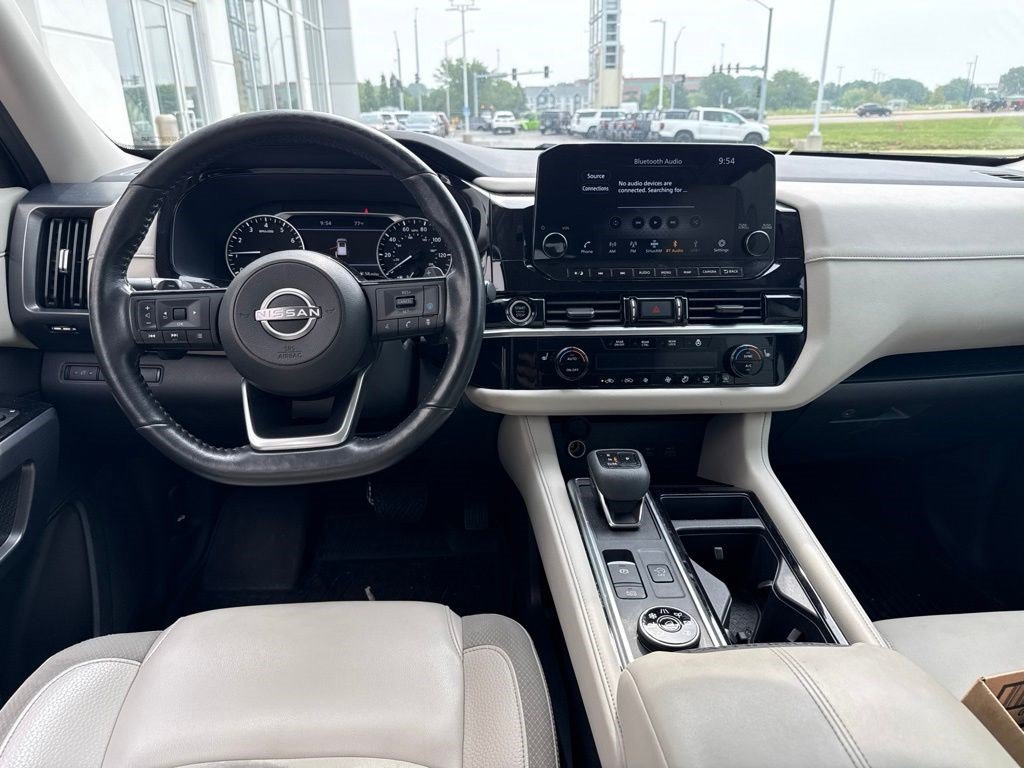 Used 2022 Nissan Pathfinder SL AWD/4WD image 8