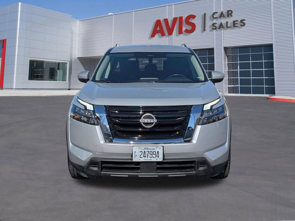Used 2024 Nissan Pathfinder SV AWD/4WD image 2