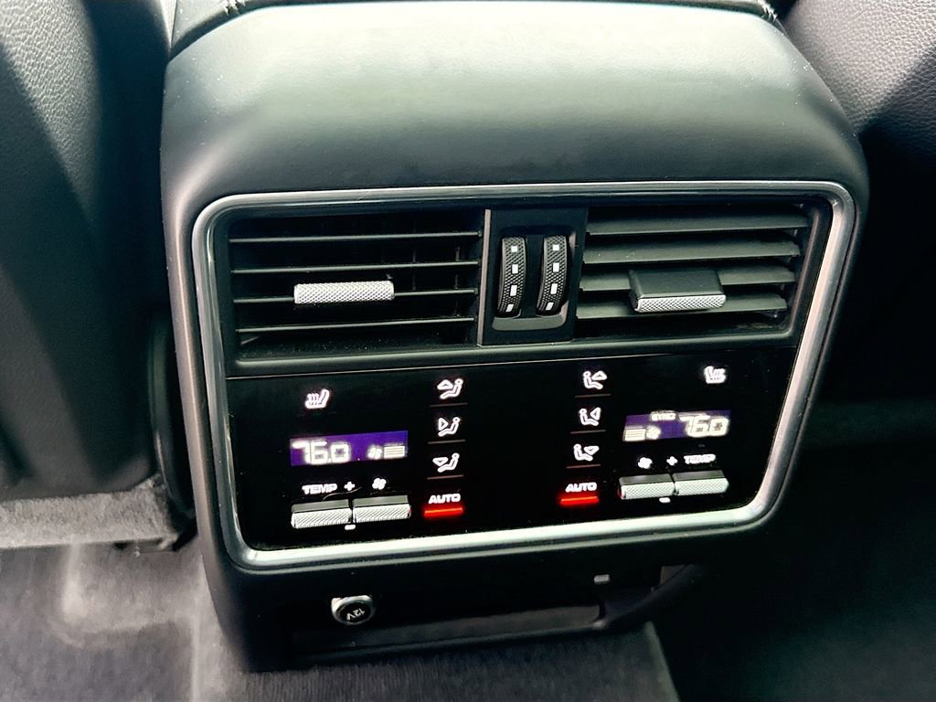 Used 2019 Porsche Cayenne Turbo w/ Premium Plus Package image 28