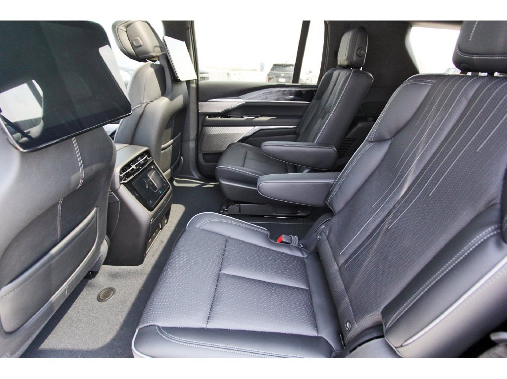 New 2026 Cadillac Escalade IQL Sport 2 w/ LPO, ONYX Package AWD/4WD image 7