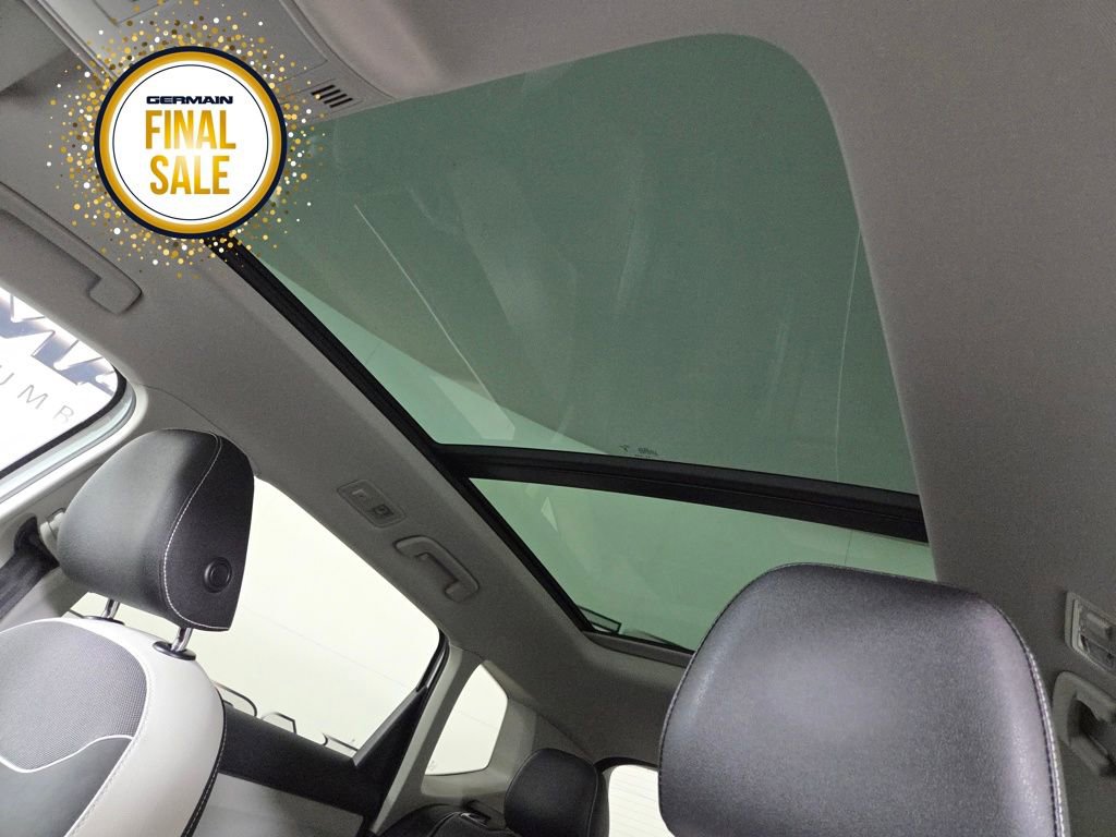 Certified 2025 Volkswagen Taos SE image 28