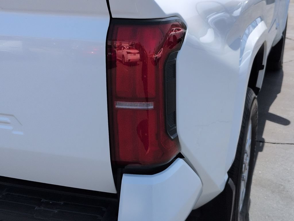 Used 2025 Toyota Tacoma SR5 AWD/4WD image 11