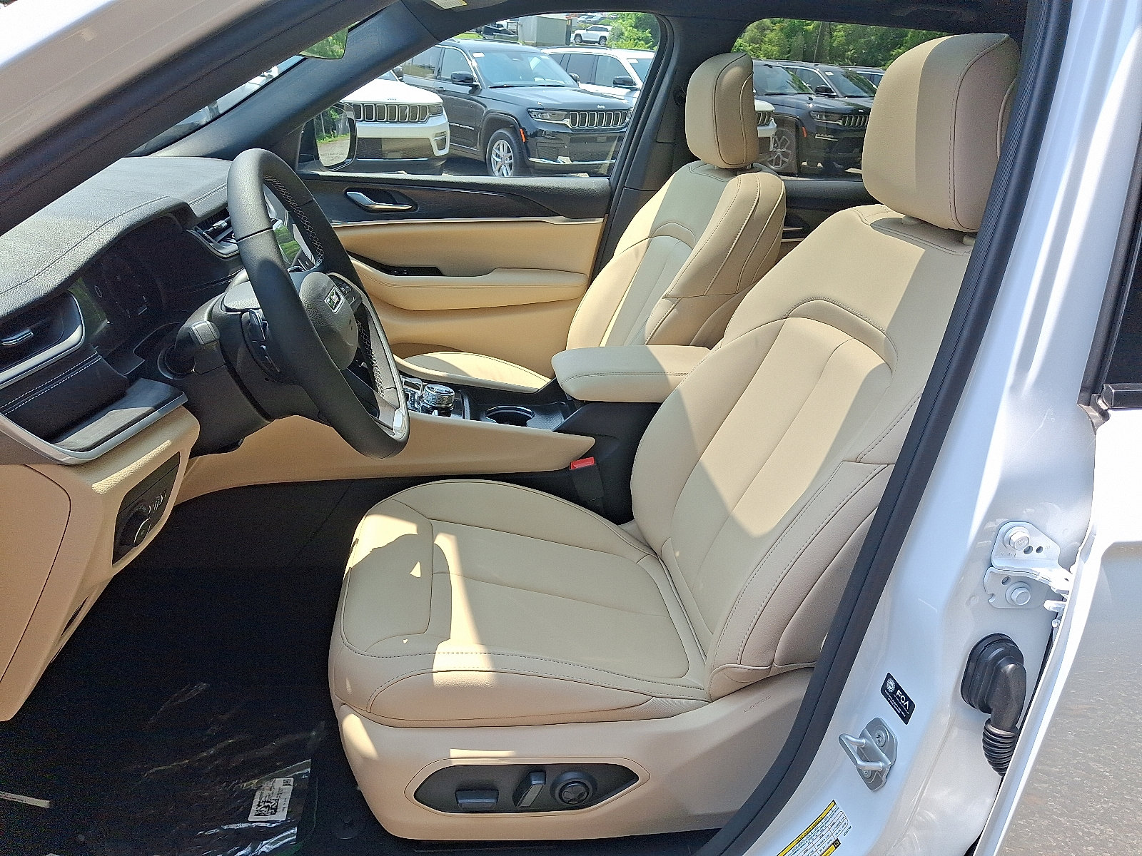 New 2025 Jeep Grand Cherokee Limited image 8