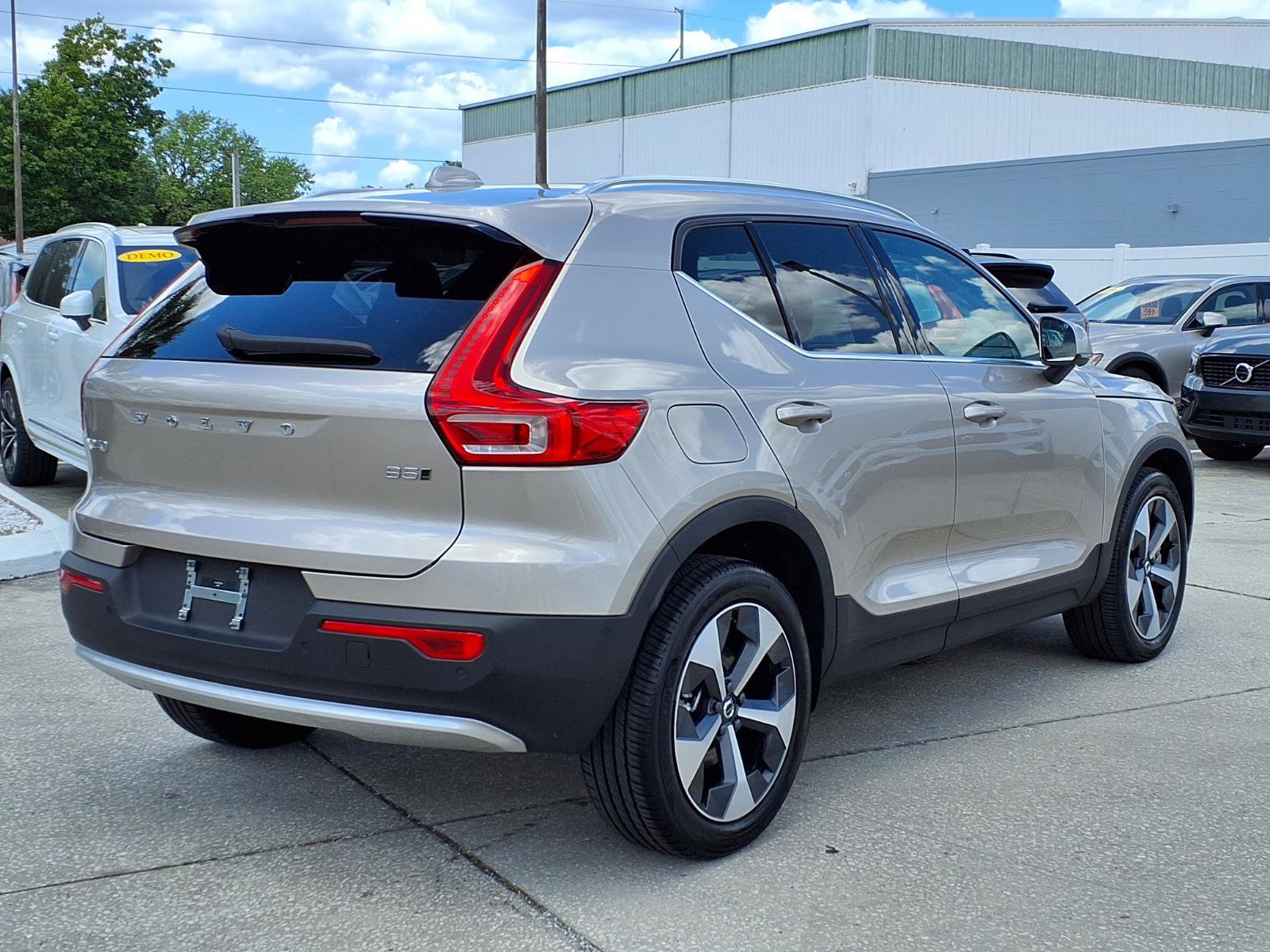 Certified 2023 Volvo XC40 B5 Plus w/ Driver Assist Package AWD/4WD image 7