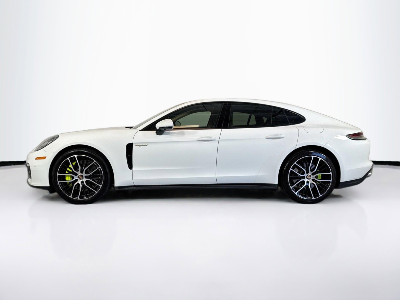 Used 2023 Porsche Panamera 4 w/ Premium Package image 2