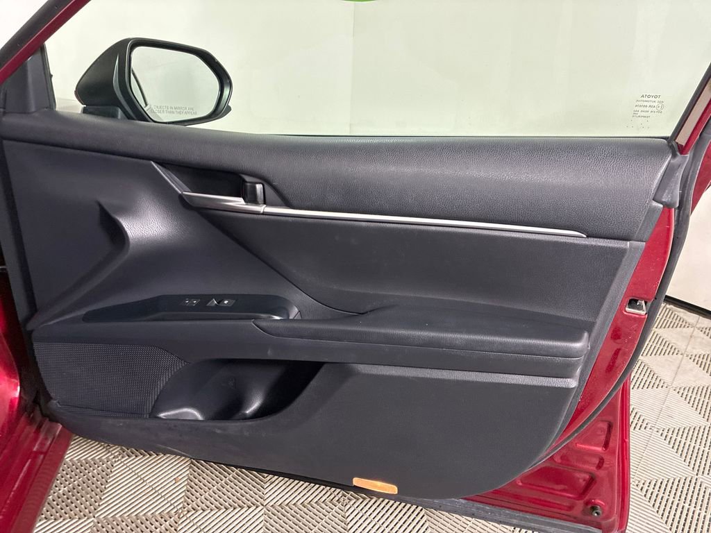 Used 2019 Toyota Camry LE image 29