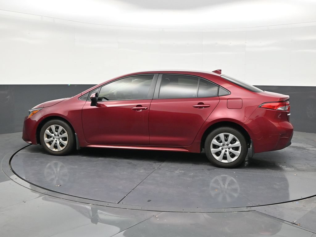 Used 2025 Toyota Corolla LE FWD image 2