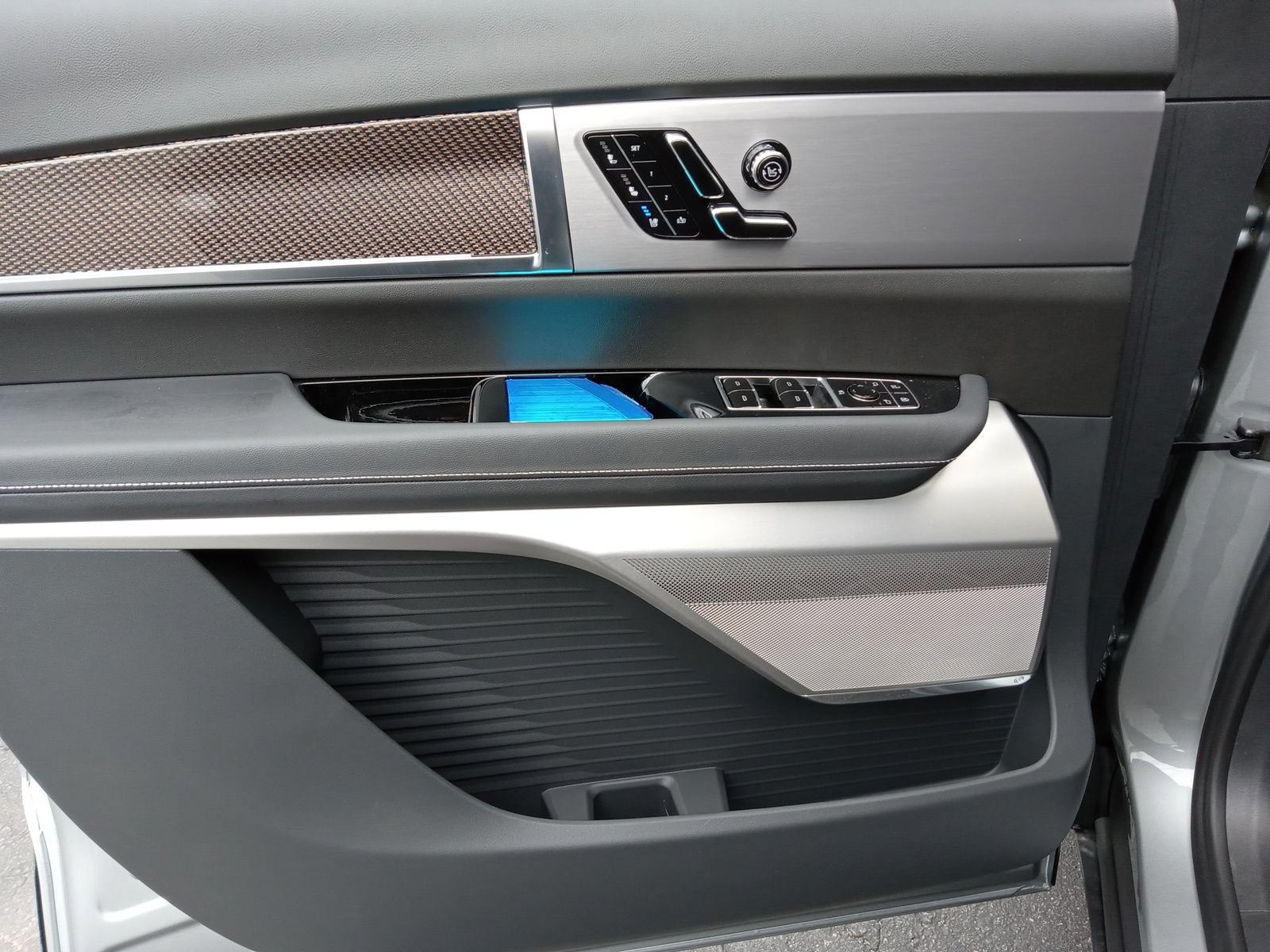 New 2027 Cadillac Vistiq Sport AWD/4WD image 9