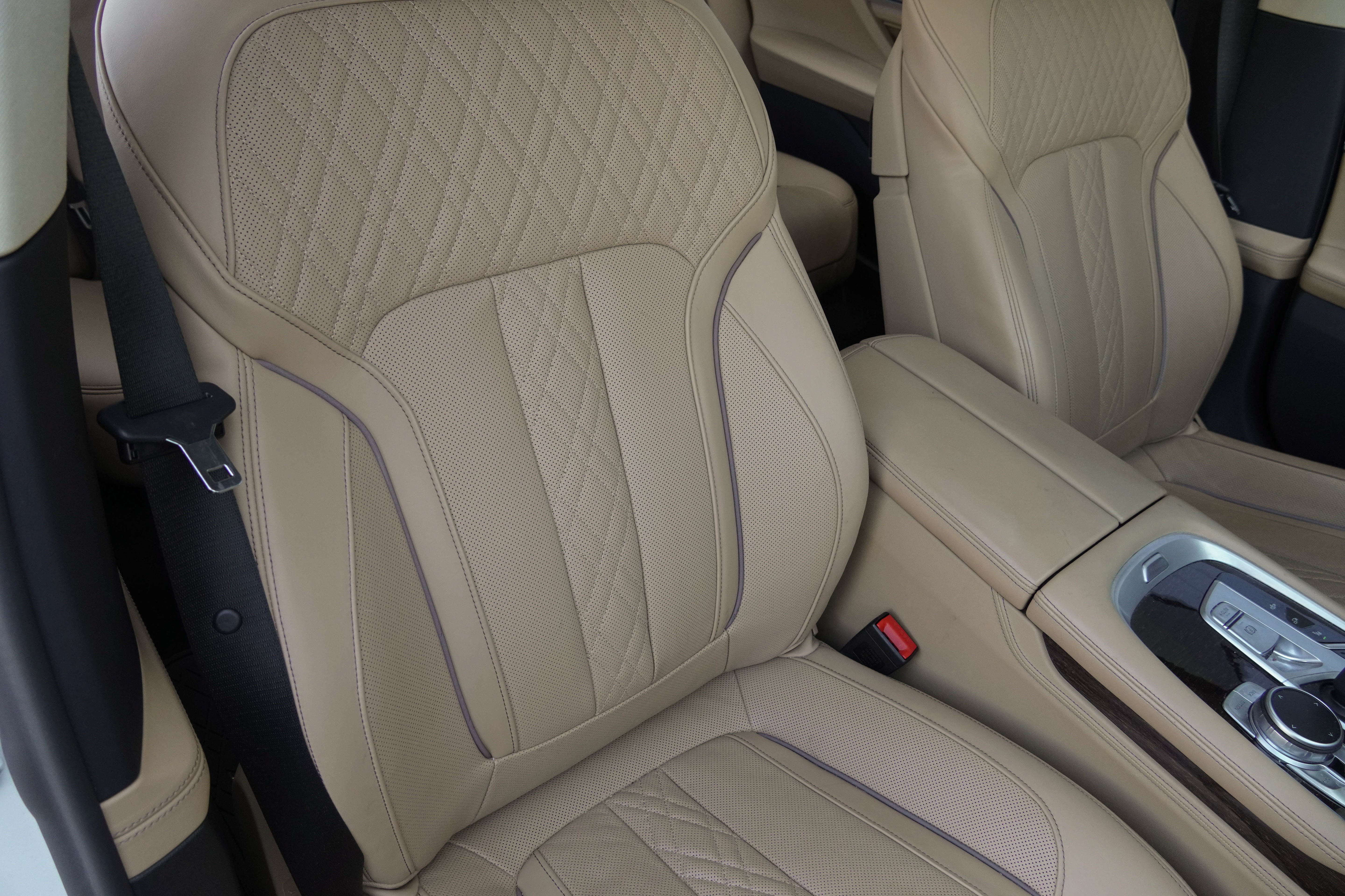 Used 2021 BMW 740i w/ Premium Package RWD image 9