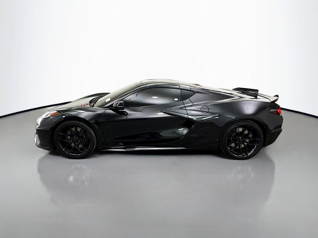 Used 2025 Chevrolet Corvette Z06 RWD image 4