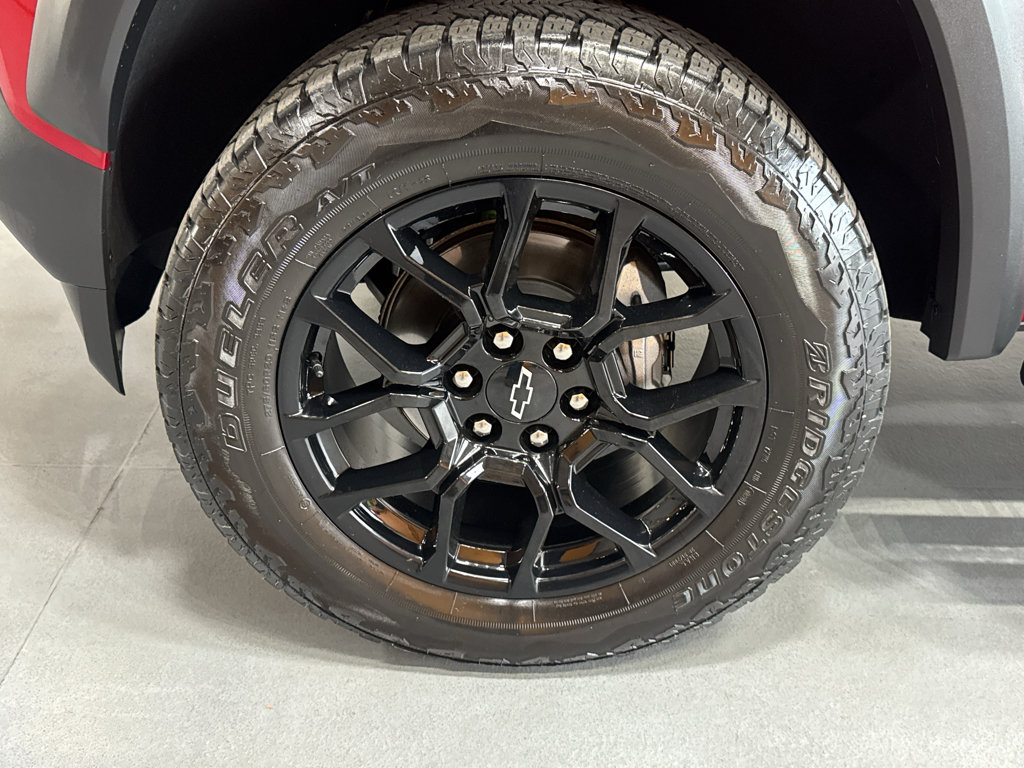 Used 2024 Chevrolet Colorado Trail Boss w/ LPO, Dark Essentials Package AWD/4WD image 9