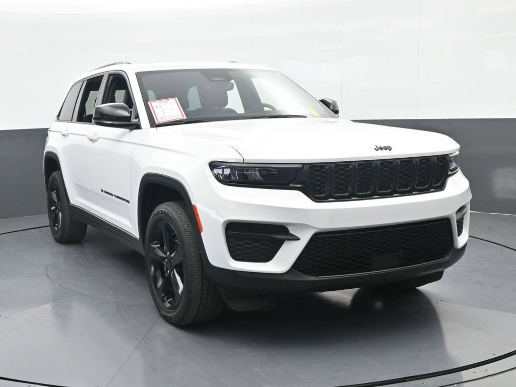 Used 2023 Jeep Grand Cherokee Altitude image 9