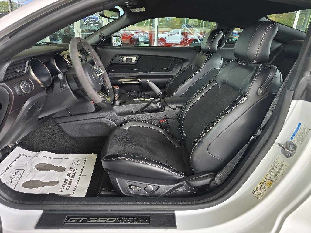 Used 2016 Ford Mustang Shelby GT350 w/ Technology Package image 9