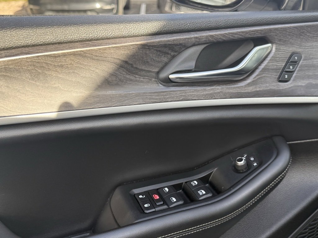 Used 2024 Jeep Grand Cherokee L Limited w/ Trailer Tow Package image 9