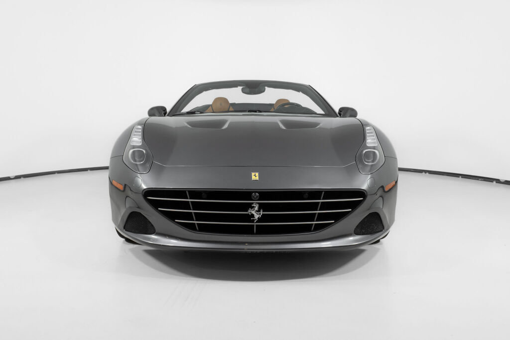 Used 2016 Ferrari California T RWD image 13