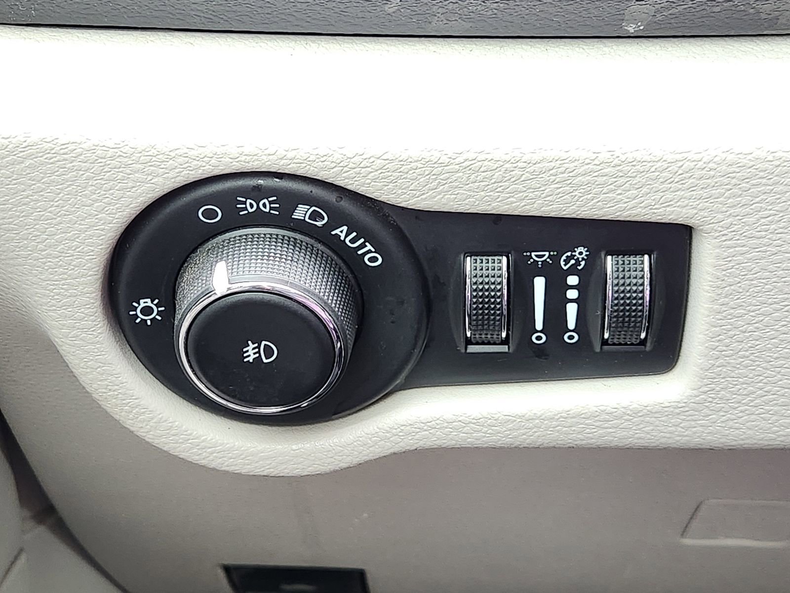 Used 2020 Chrysler Pacifica Touring-L Plus image 25