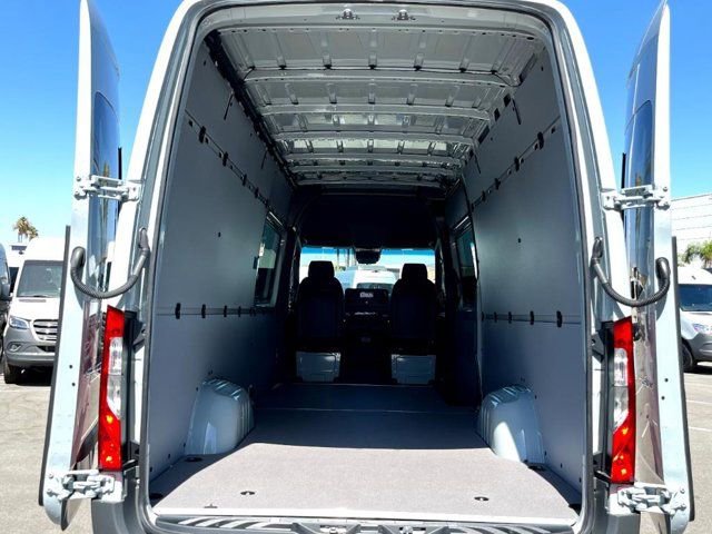 New 2024 Mercedes-Benz Sprinter 2500 image 23