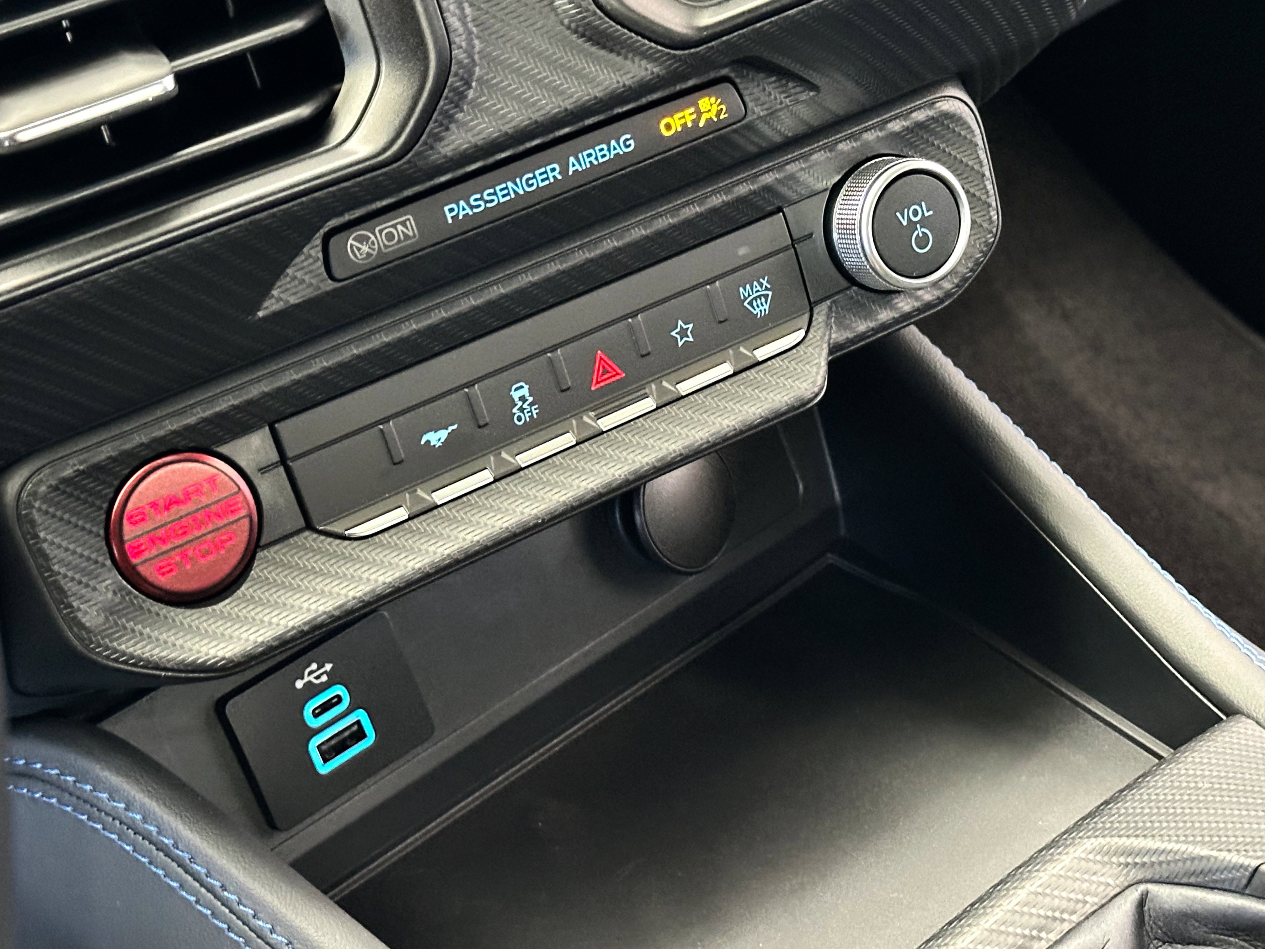 New 2025 Ford Mustang Dark Horse image 9