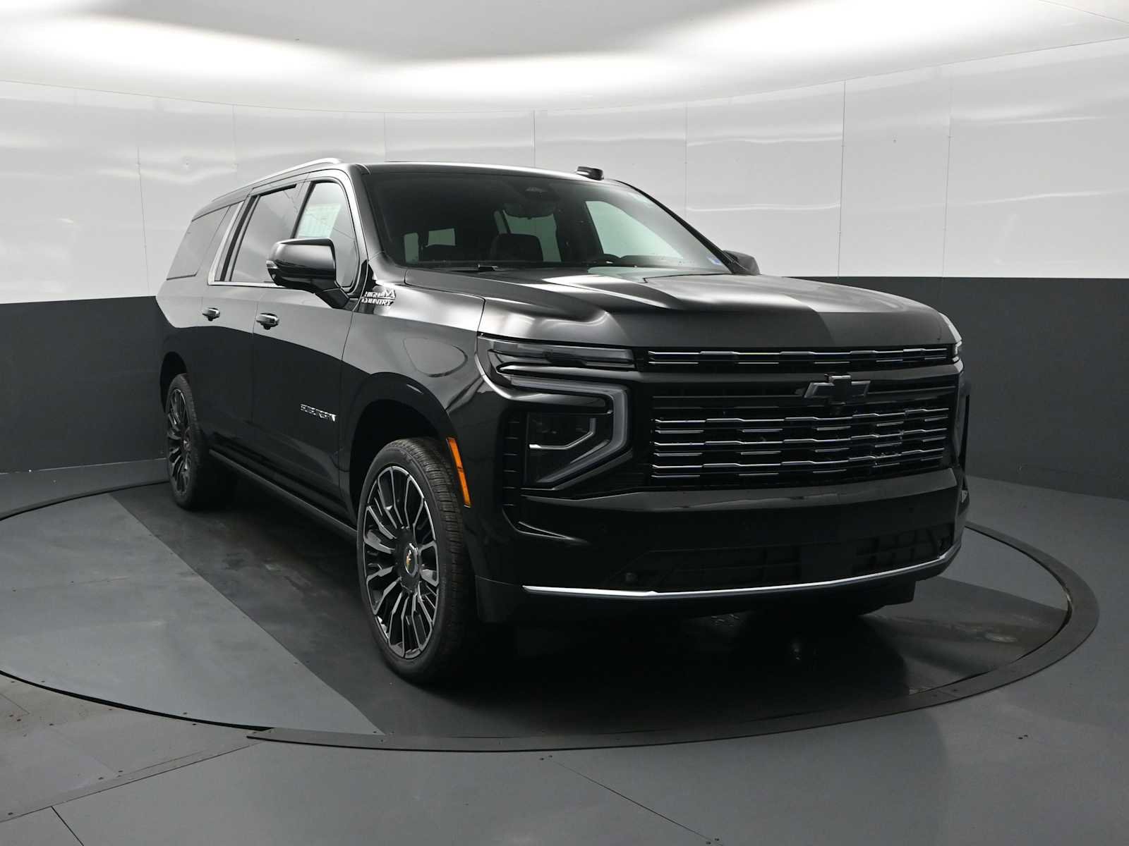 New 2026 Chevrolet Suburban High Country image 3