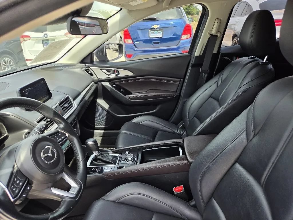 Used 2018 MAZDA MAZDA3 Touring FWD image 14