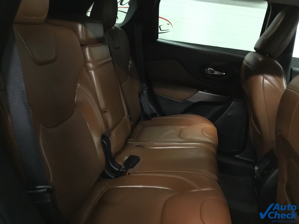 Used 2019 Jeep Cherokee Overland w/ Heavy Duty Protection Group image 32