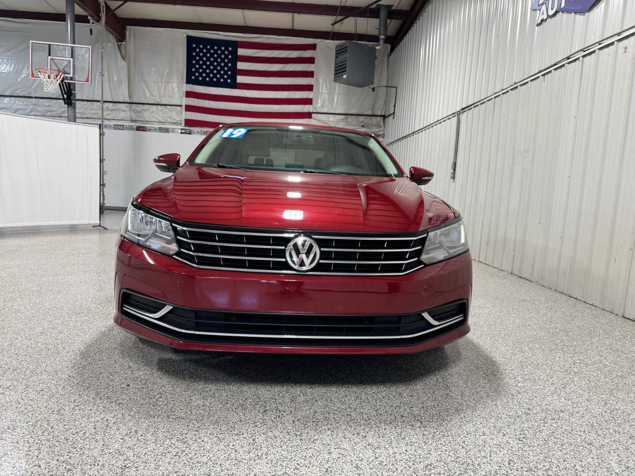 Used 2019 Volkswagen Passat 2.0T Wolfsburg w/ Wheels & Sunroof Package image 3
