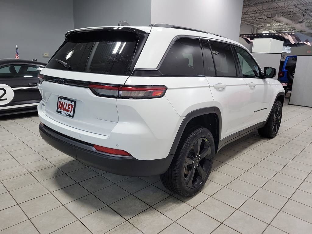 New 2026 Jeep Grand Cherokee Limited w/ Limited Altitude Package AWD/4WD image 6