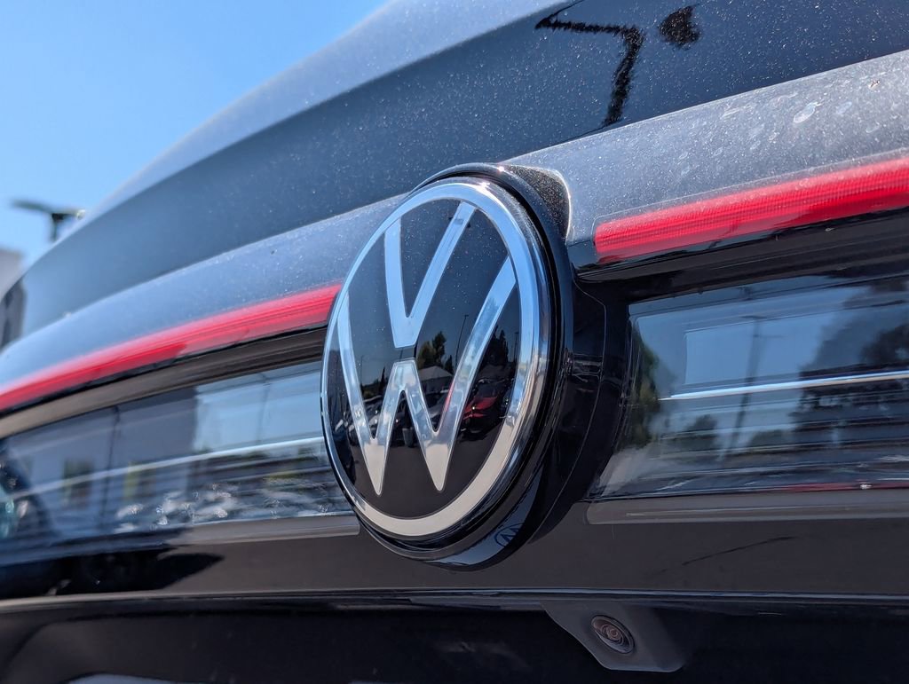 New 2026 Volkswagen Taos SE FWD image 30