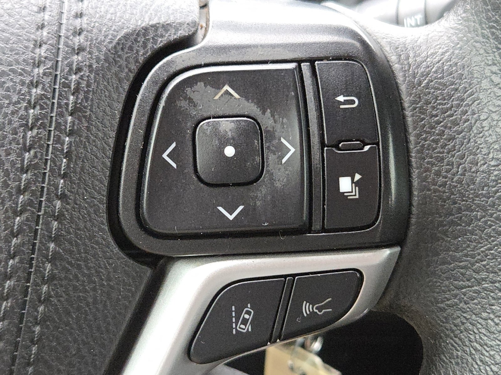 Used 2019 Toyota Highlander LE FWD image 7