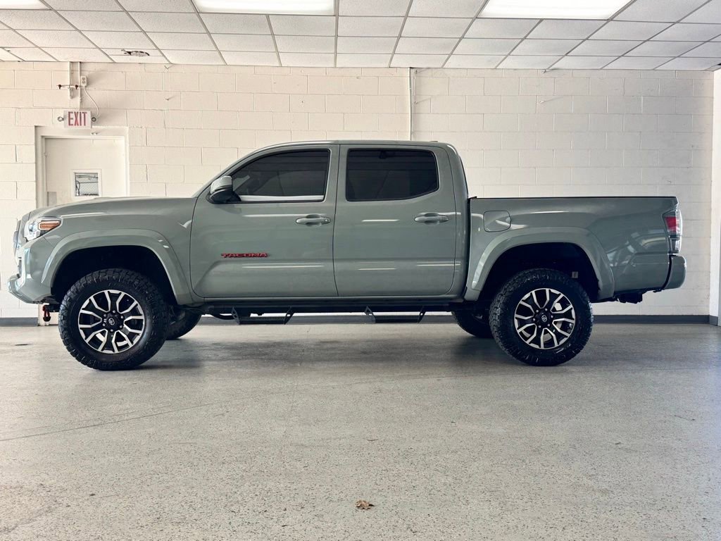 Used 2022 Toyota Tacoma TRD Sport w/ Technology Package image 4