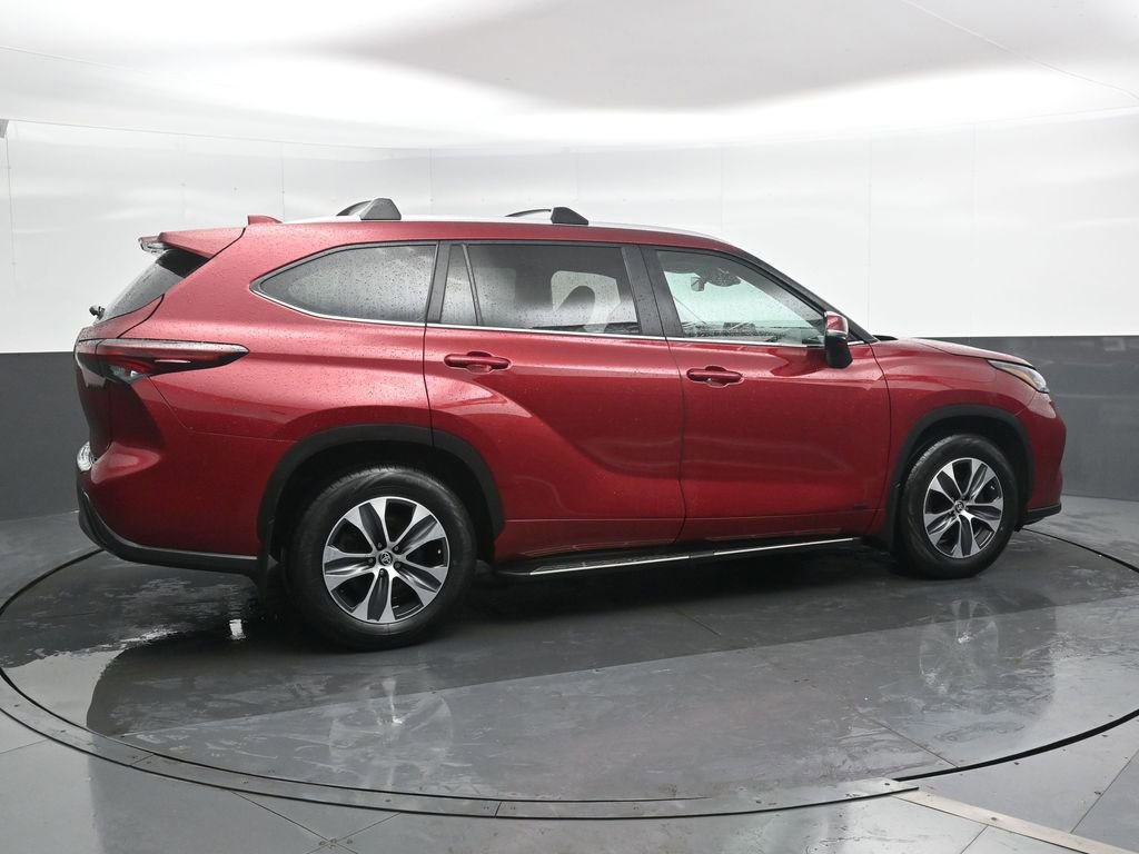 Used 2024 Toyota Highlander XLE image 4