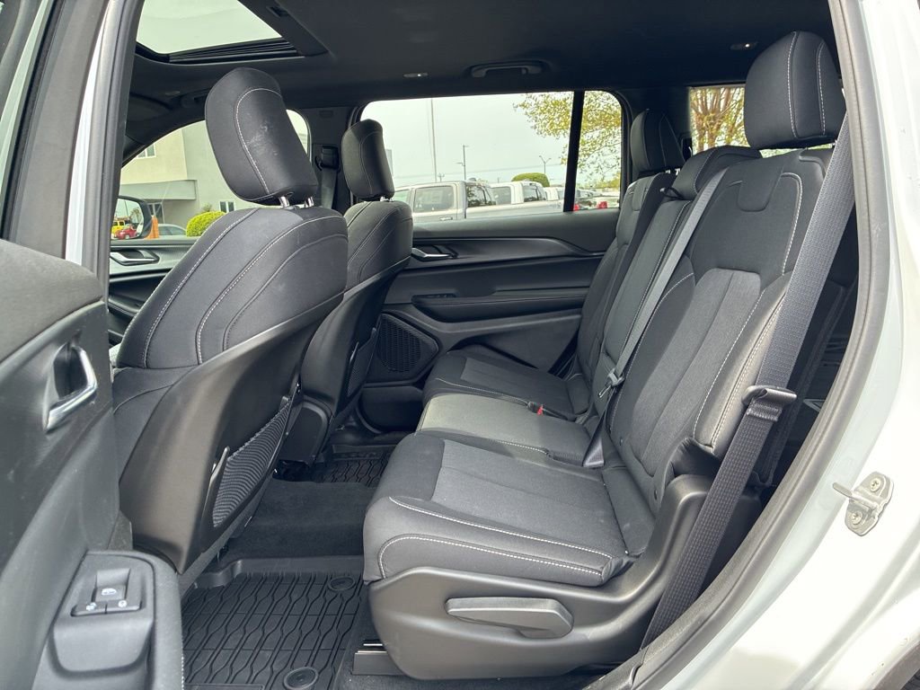 Used 2025 Jeep Grand Cherokee L Laredo w/ Luxury Tech Group I image 17