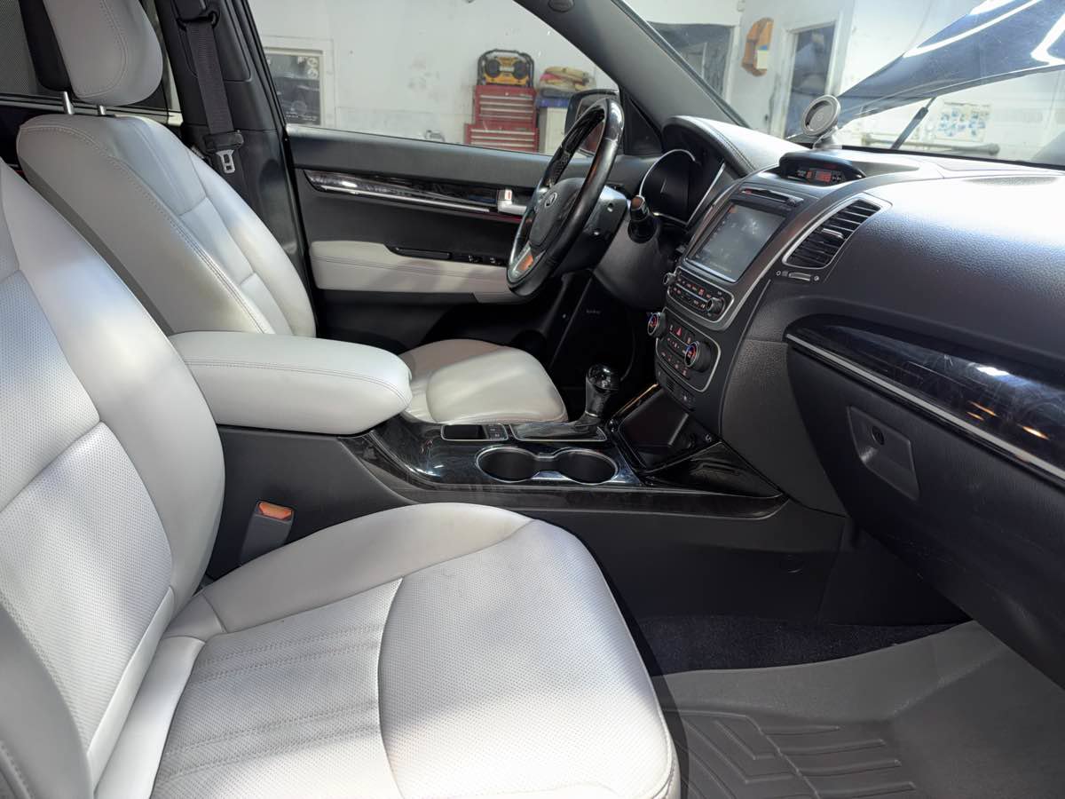 Used 2015 Kia Sorento SX FWD image 26