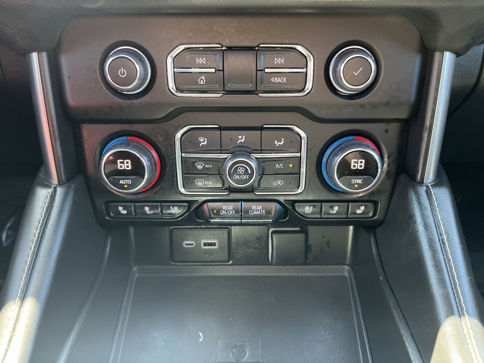 Used 2023 Chevrolet Tahoe Premier AWD/4WD image 29