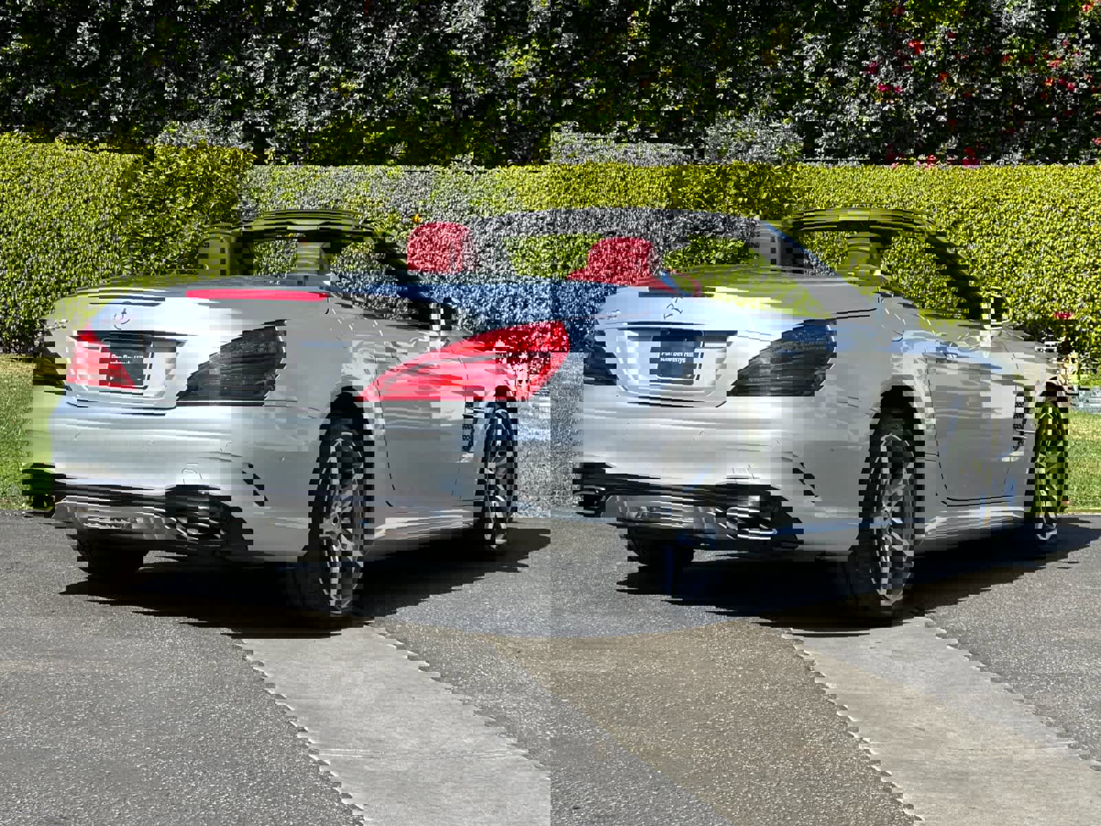 Used 2017 Mercedes-Benz SL 550 image 7