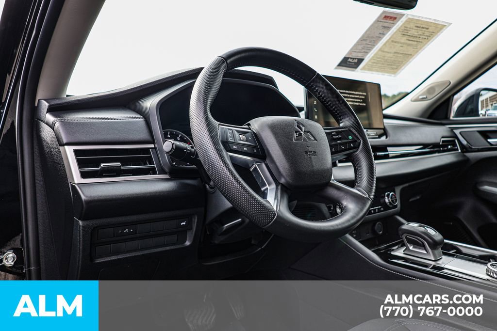 Used 2025 Mitsubishi Outlander SE image 30