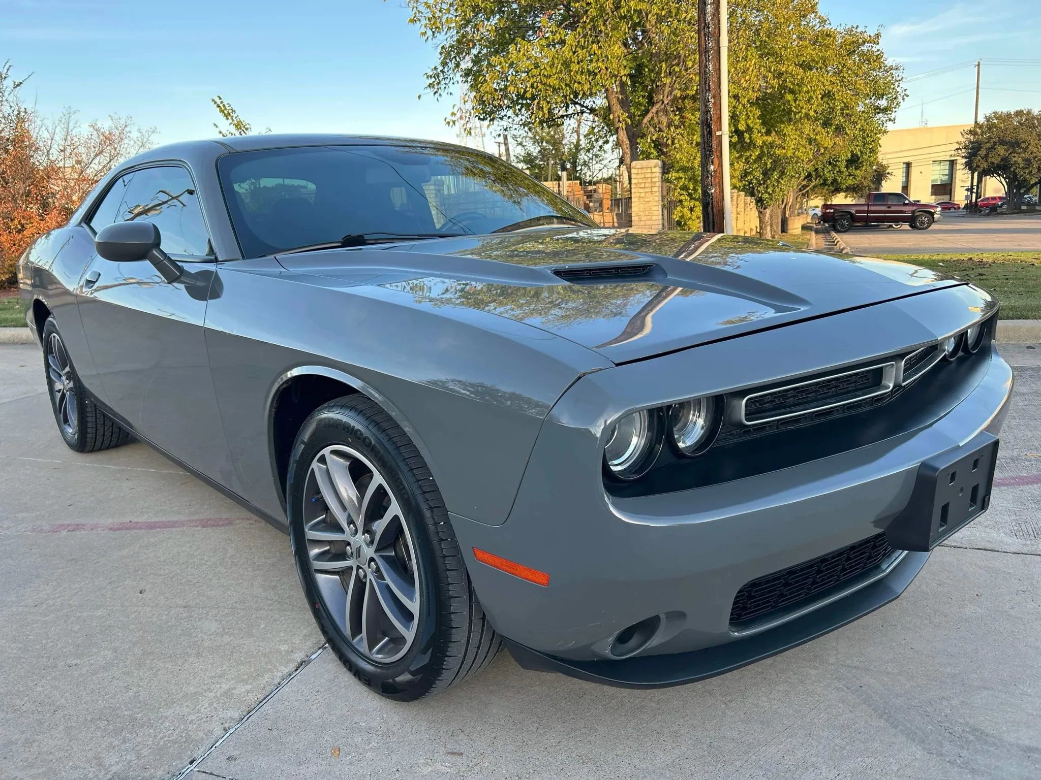 Used 2019 Dodge Challenger SXT image 4