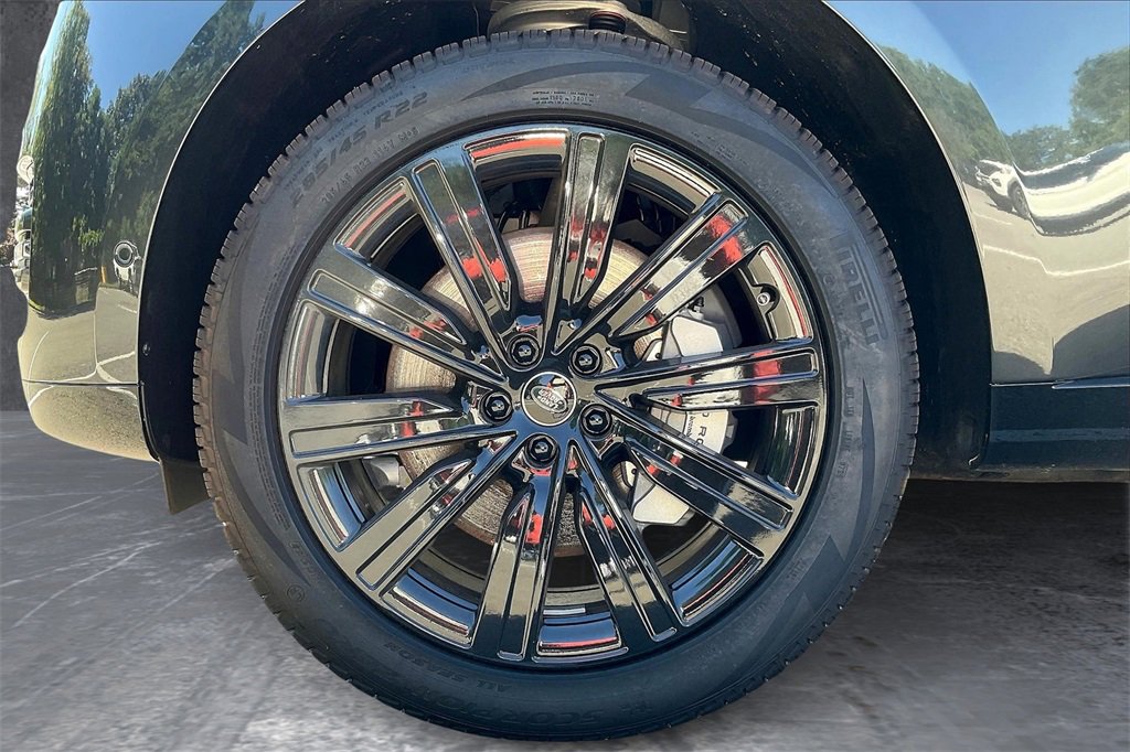 New 2025 Land Rover Range Rover Long Wheelbase SE image 12