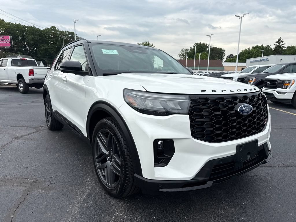 Used 2025 Ford Explorer ST w/ Sun And Sound Package AWD/4WD image 4