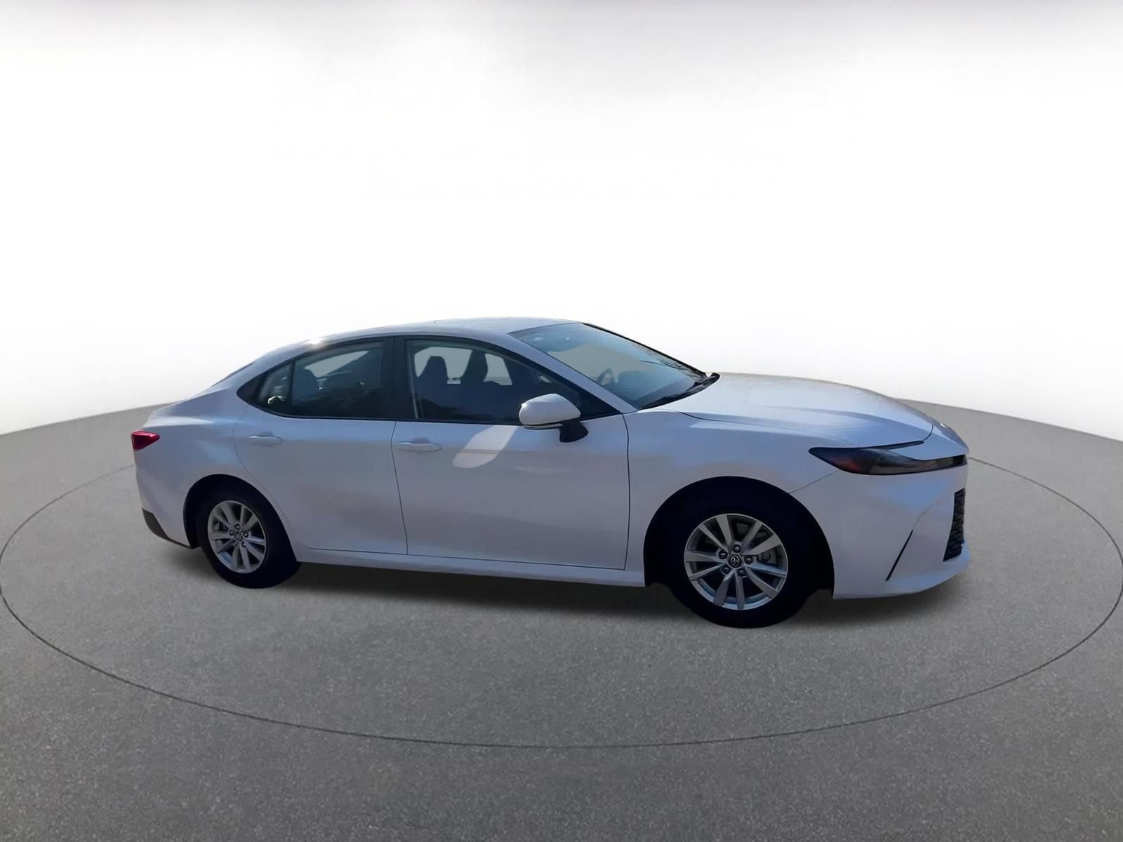 Used 2025 Toyota Camry LE image 2