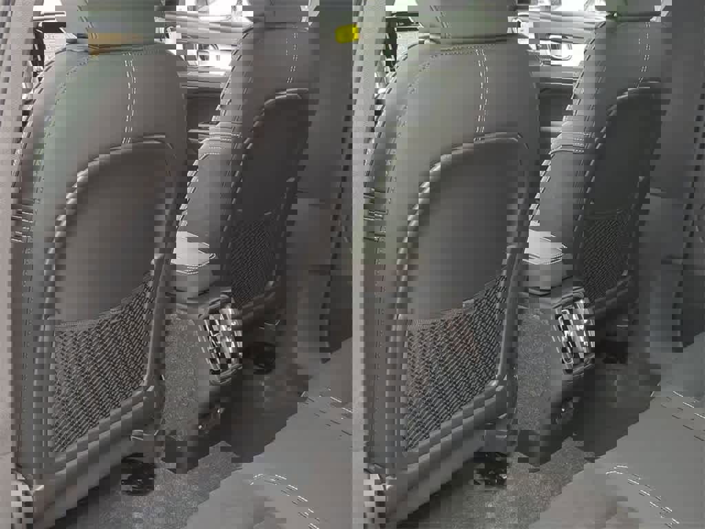 New 2026 Volvo XC40 B5 Ultra w/ Protection Package Premier image 18