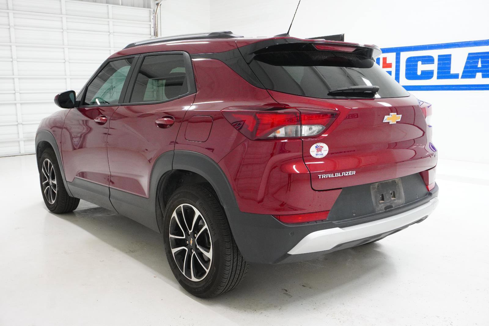 Used 2025 Chevrolet TrailBlazer LT w/ Convenience Package FWD image 9