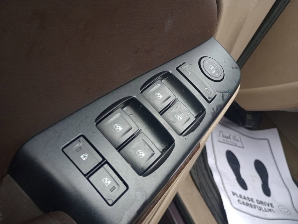 Used 2015 Chevrolet Suburban LS image 23