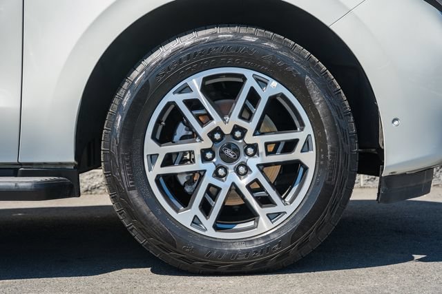 Used 2025 Ford Expedition Active AWD/4WD image 28