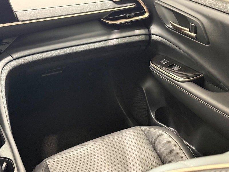 Used 2025 Toyota Crown Platinum image 12