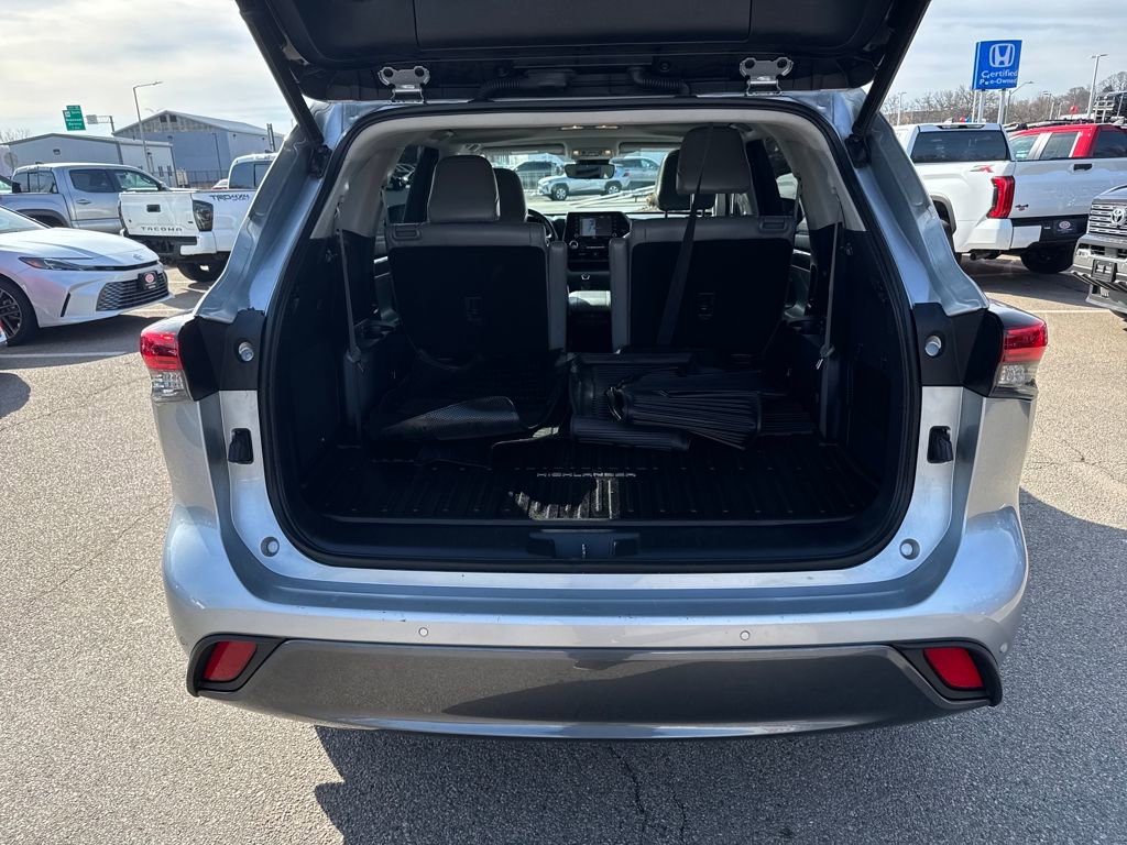 Used 2021 Toyota Highlander Limited AWD/4WD image 7