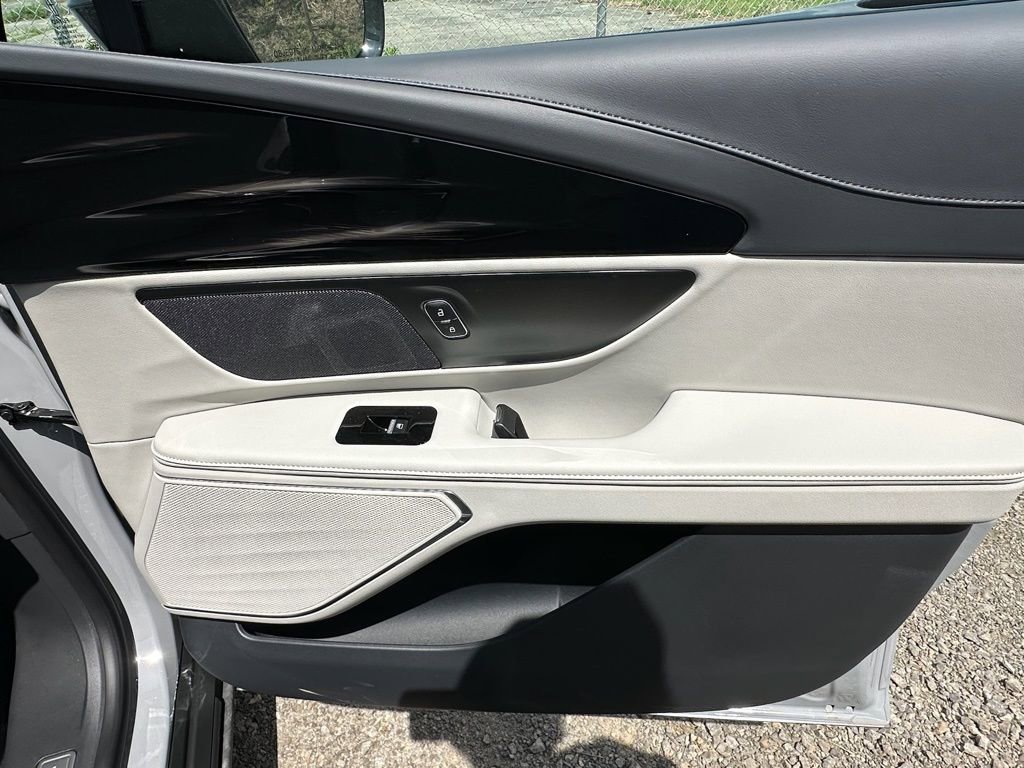 New 2026 Lincoln Nautilus Premier AWD/4WD image 21