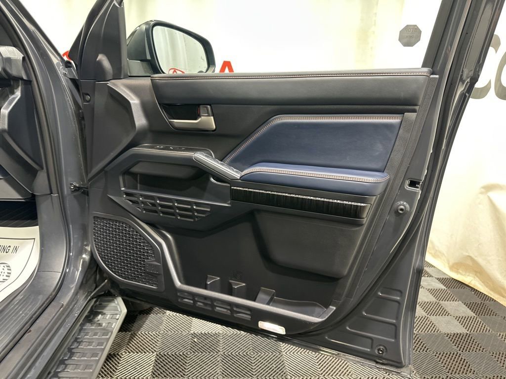 Used 2025 Toyota 4Runner 4WD image 10