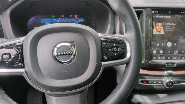 Used 2024 Volvo XC60 B5 Plus AWD/4WD image 15